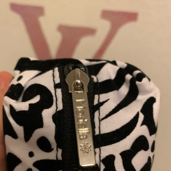 Small pouch - Picture 3 of 3